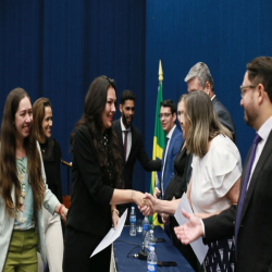 07-10 - Novos advogados e estagiários recebem certidões na OAB-MT - Fotografo: Fernando Rodrigues