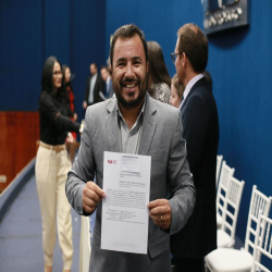 07-10 - Novos advogados e estagiários recebem certidões na OAB-MT - Fotografo: Fernando Rodrigues