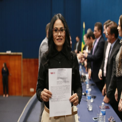 07-10 - Novos advogados e estagiários recebem certidões na OAB-MT - Fotografo: Fernando Rodrigues