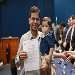 07-10 - Novos advogados e estagiários recebem certidões na OAB-MT - Fotografo: Fernando Rodrigues