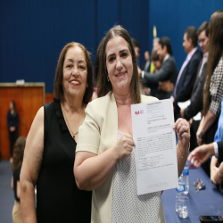 07-10 - Novos advogados e estagiários recebem certidões na OAB-MT - Fotografo: Fernando Rodrigues