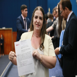 07-10 - Novos advogados e estagiários recebem certidões na OAB-MT - Fotografo: Fernando Rodrigues