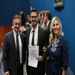 07-10 - Novos advogados e estagiários recebem certidões na OAB-MT - Fotografo: Fernando Rodrigues