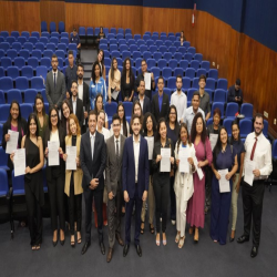 05-12 - Entrega de certidões para novos advogados e estagiários, na OAB-MT - Fotografo: Fernando Rodrigues