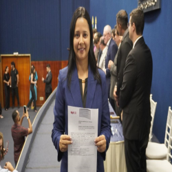 05-12 - Entrega de certidões para novos advogados e estagiários, na OAB-MT - Fotografo: Fernando Rodrigues
