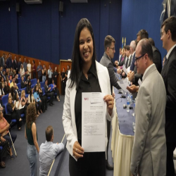 05-12 - Entrega de certidões para novos advogados e estagiários, na OAB-MT - Fotografo: Fernando Rodrigues