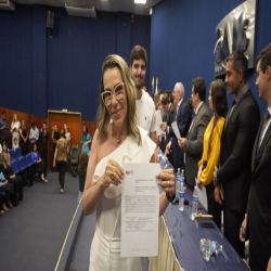 05-12 - Entrega de certidões para novos advogados e estagiários, na OAB-MT - Fotografo: Fernando Rodrigues