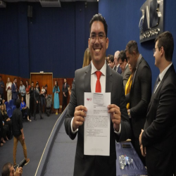 05-12 - Entrega de certidões para novos advogados e estagiários, na OAB-MT - Fotografo: Fernando Rodrigues