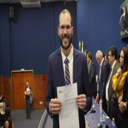 05-12 - Entrega de certidões para novos advogados e estagiários, na OAB-MT - Fotografo: Fernando Rodrigues