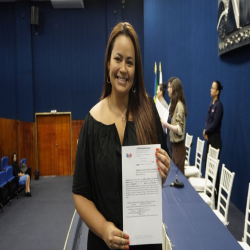 06/02 - OAB-MT entrega certidões para estagiários, advogados e advogadas - Fotografo: Fernando Rodrigues