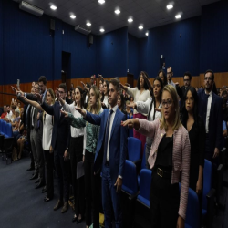 06/02 - OAB-MT entrega certidões para estagiários, advogados e advogadas - Fotografo: Fernando Rodrigues