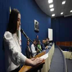 06/02 - OAB-MT entrega certidões para estagiários, advogados e advogadas - Fotografo: Fernando Rodrigues