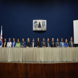 06/02 - OAB-MT entrega certidões para estagiários, advogados e advogadas - Fotografo: Fernando Rodrigues