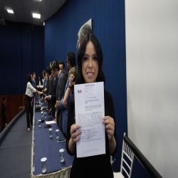 06/02 - OAB-MT entrega certidões para estagiários, advogados e advogadas - Fotografo: Fernando Rodrigues