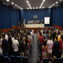 12/03 - OAB-MT entrega certidões para estagiários, advogados e advogadas - Fotografo: Fernando Rodrigues