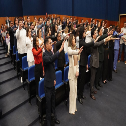 12/03 - OAB-MT entrega certidões para estagiários, advogados e advogadas - Fotografo: Fernando Rodrigues