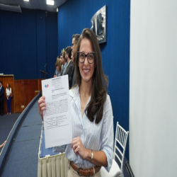 12/03 - OAB-MT entrega certidões para estagiários, advogados e advogadas - Fotografo: Fernando Rodrigues