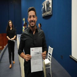 02-04 - Novos advogados e estagiários recebem certidões na OAB-MT - Fotografo: Fernando Rodrigues