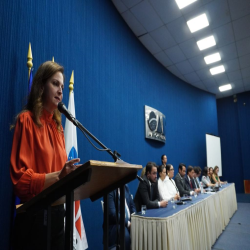 02-04 - Novos advogados e estagiários recebem certidões na OAB-MT - Fotografo: Fernando Rodrigues