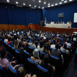 02-04 - Novos advogados e estagiários recebem certidões na OAB-MT - Fotografo: Fernando Rodrigues