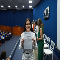 02-04 - Novos advogados e estagiários recebem certidões na OAB-MT - Fotografo: Fernando Rodrigues