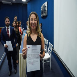 02-04 - Novos advogados e estagiários recebem certidões na OAB-MT - Fotografo: Fernando Rodrigues