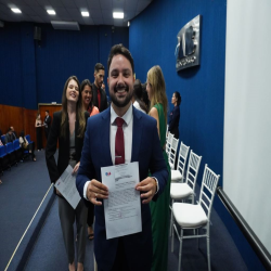 02-04 - Novos advogados e estagiários recebem certidões na OAB-MT - Fotografo: Fernando Rodrigues