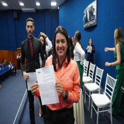 02-04 - Novos advogados e estagiários recebem certidões na OAB-MT - Fotografo: Fernando Rodrigues