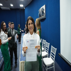 02-04 - Novos advogados e estagiários recebem certidões na OAB-MT - Fotografo: Fernando Rodrigues