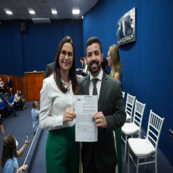 02-04 - Novos advogados e estagiários recebem certidões na OAB-MT - Fotografo: Fernando Rodrigues