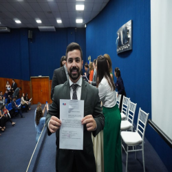 02-04 - Novos advogados e estagiários recebem certidões na OAB-MT - Fotografo: Fernando Rodrigues