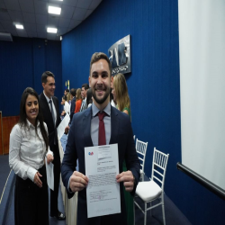 02-04 - Novos advogados e estagiários recebem certidões na OAB-MT - Fotografo: Fernando Rodrigues