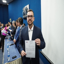 07-05 - Novos advogados e estagiários recebem certidões na OAB-MT - Fotografo: Fernando Rodrigues