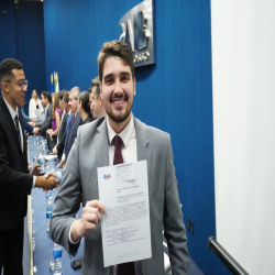 07-05 - Novos advogados e estagiários recebem certidões na OAB-MT - Fotografo: Fernando Rodrigues